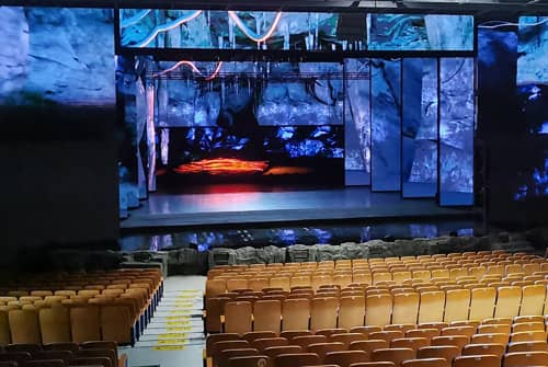 讯维小间距全彩LED屏成功应用于贵州某大型歌舞剧场